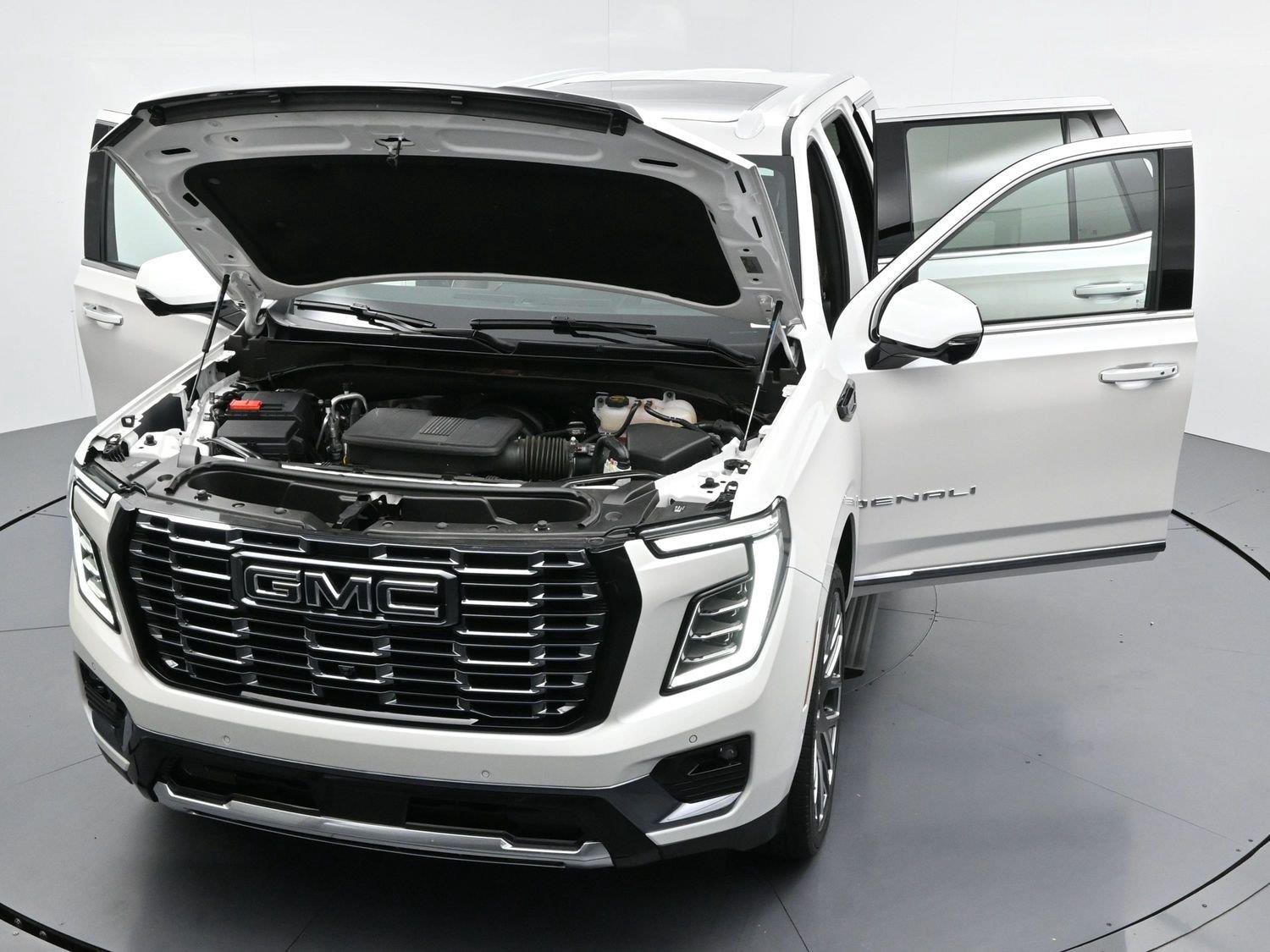 Used 2025 White Frost Tricoat GMC Denali Ultimate image 45