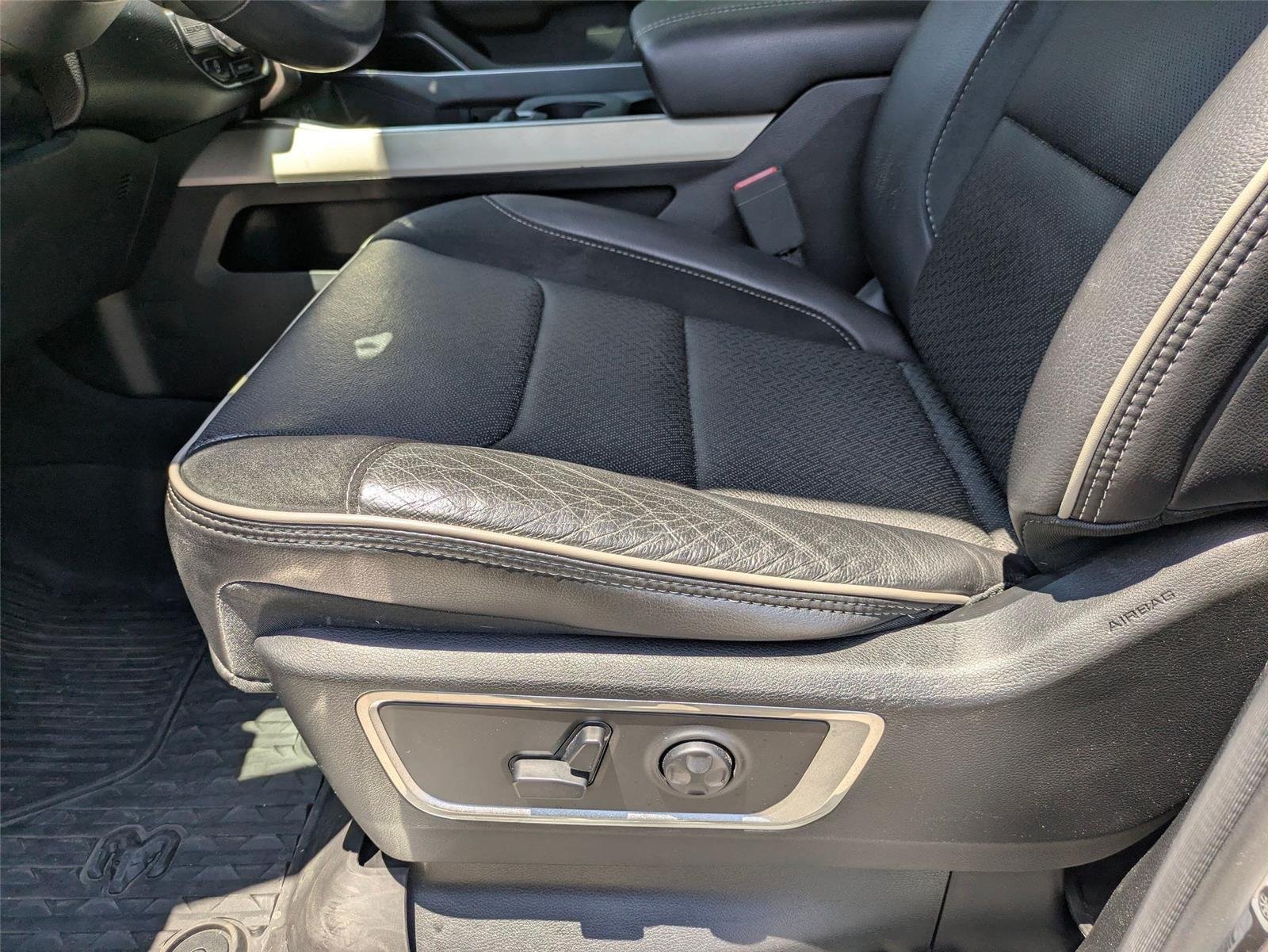 Used 2020 Granite Crystal Metallic Clearcoat Ram Laramie image 15