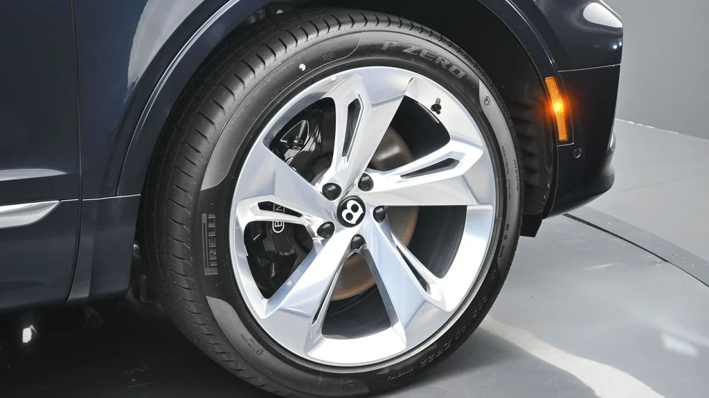 New 2026  Bentley V8 image 6