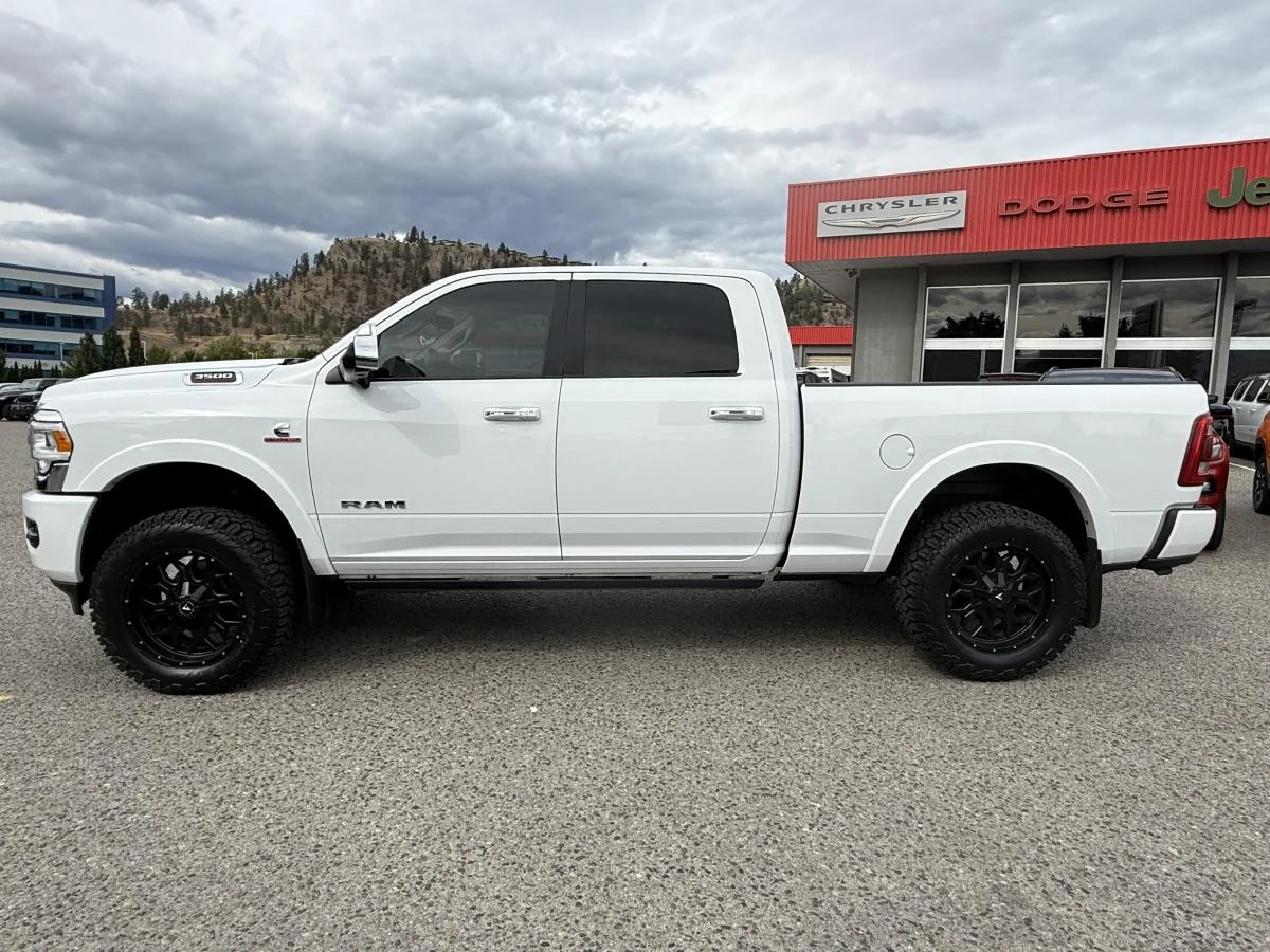 Used 2021 White RAM Laramie Crew Cab Swb image 3