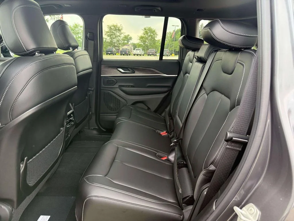 New 2026 Baltic Gray Metallic Clear-Coat Exterior Paint Jeep Limited image 10