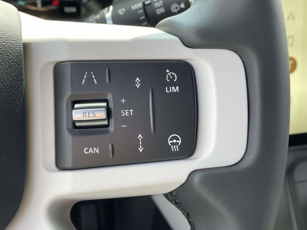 New 2026 Santorini Black Land Rover X-Dynamic SE image 38