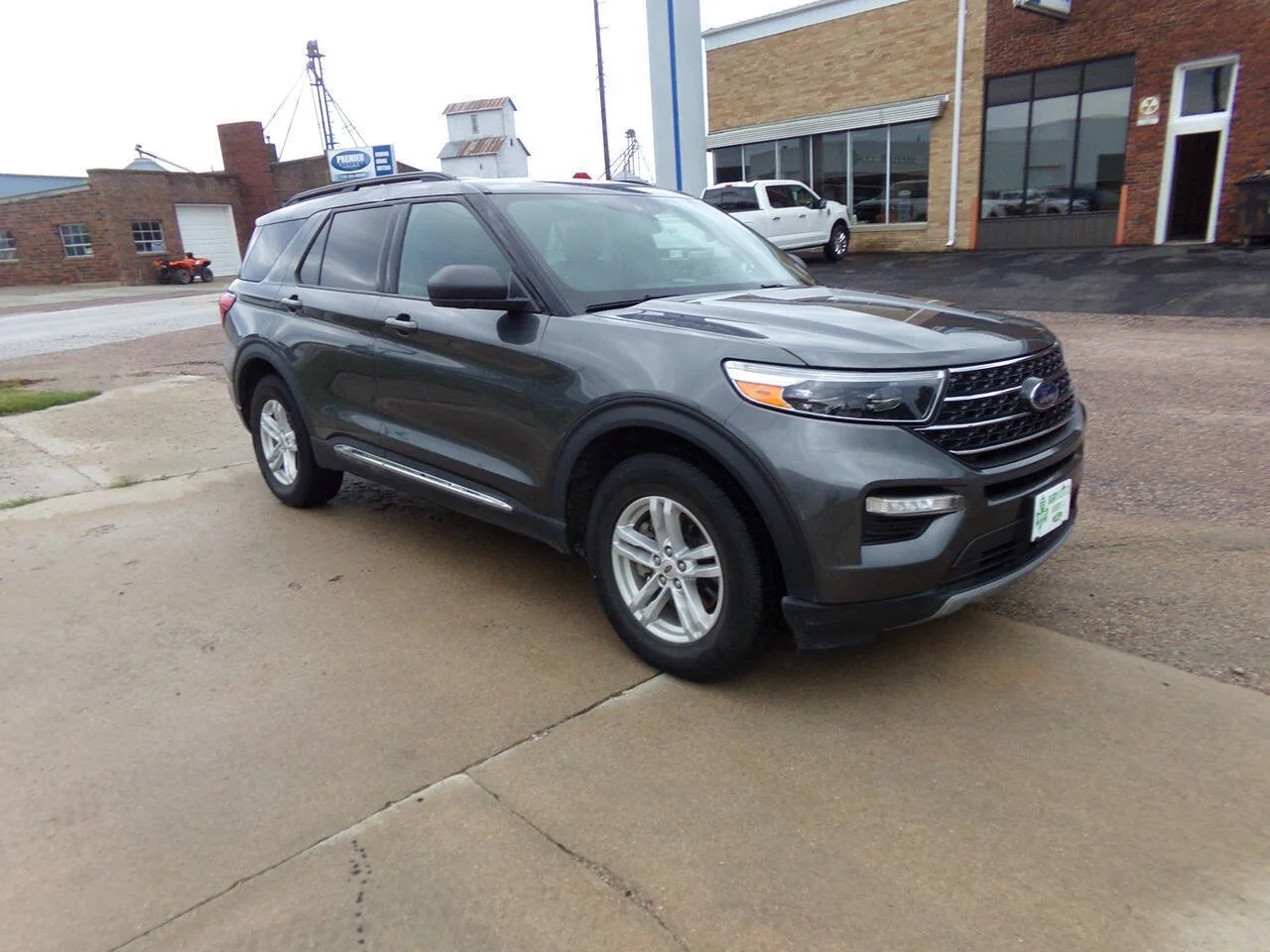 Used 2020 Gray Ford XLT AWD 4dr SUV image 3