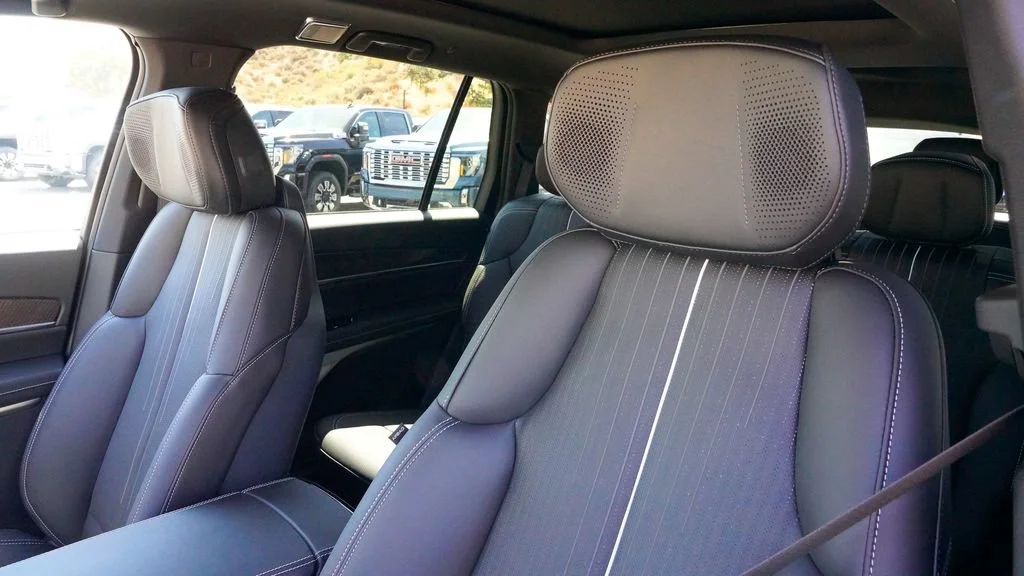 2027 Cadillac VISTIQ Sport - Photo 13