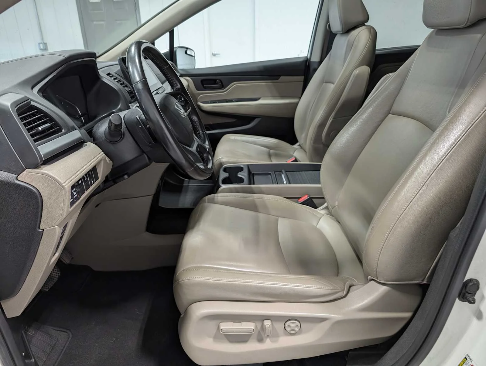 Used 2019 White Diamond Pearl Honda EX-L image 4
