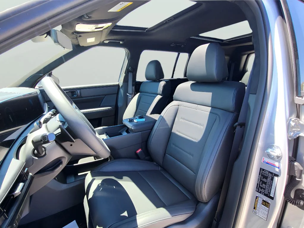 New 2026 Shimmering Silver Hyundai Calligraphy image 23