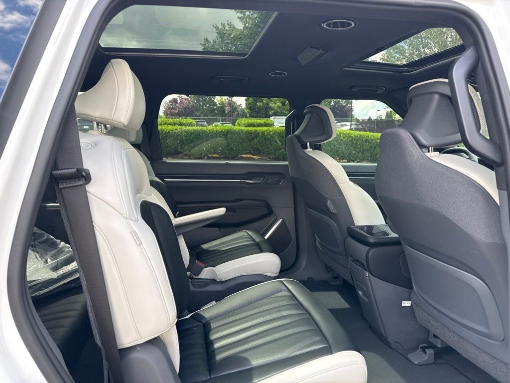 Used 2024 Snow White Pearl Kia GT-Line image 26