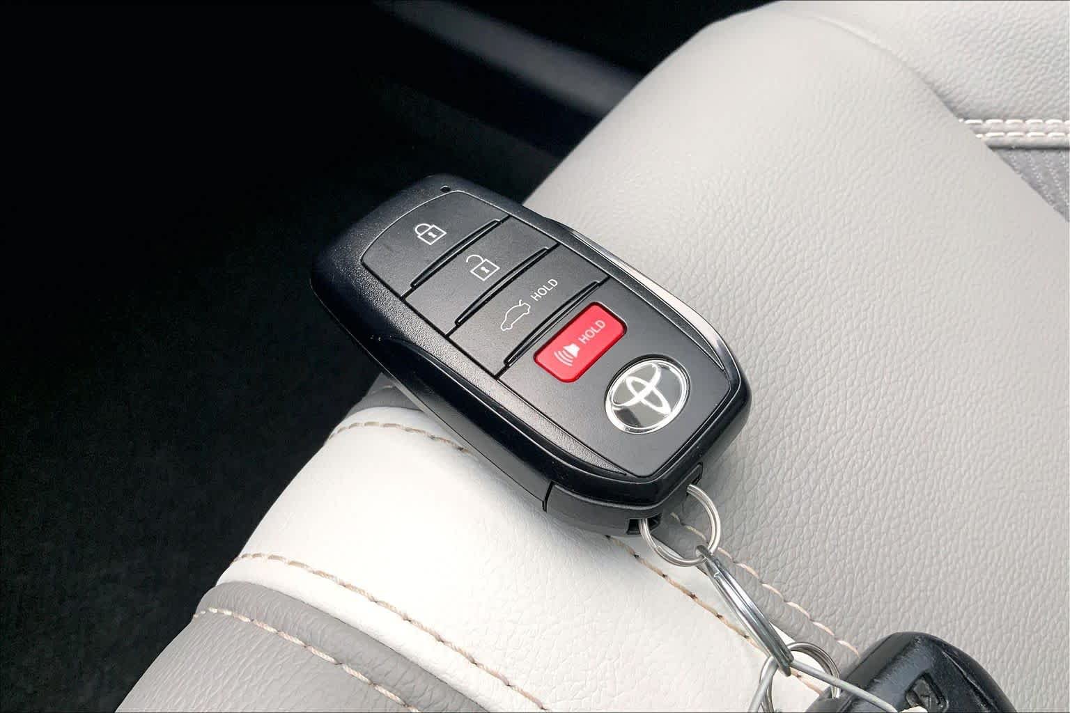 Used 2025 Ocean Gem Toyota SE image 26