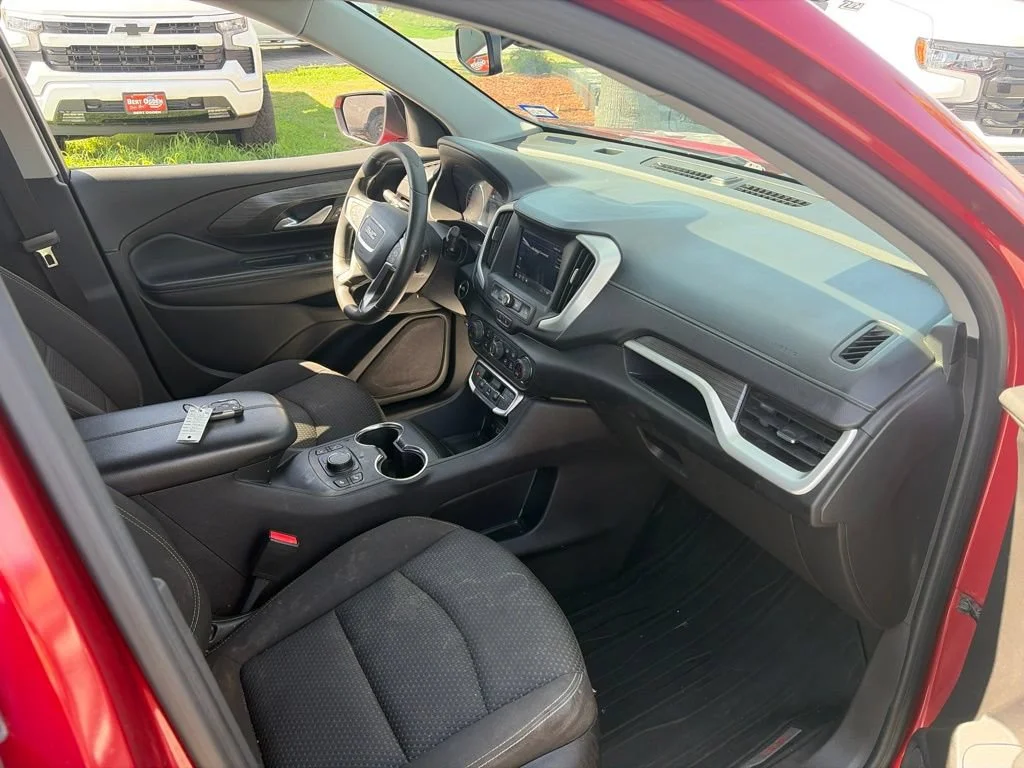 Used 2024 Volcanic Red Tintcoat GMC SLE image 10
