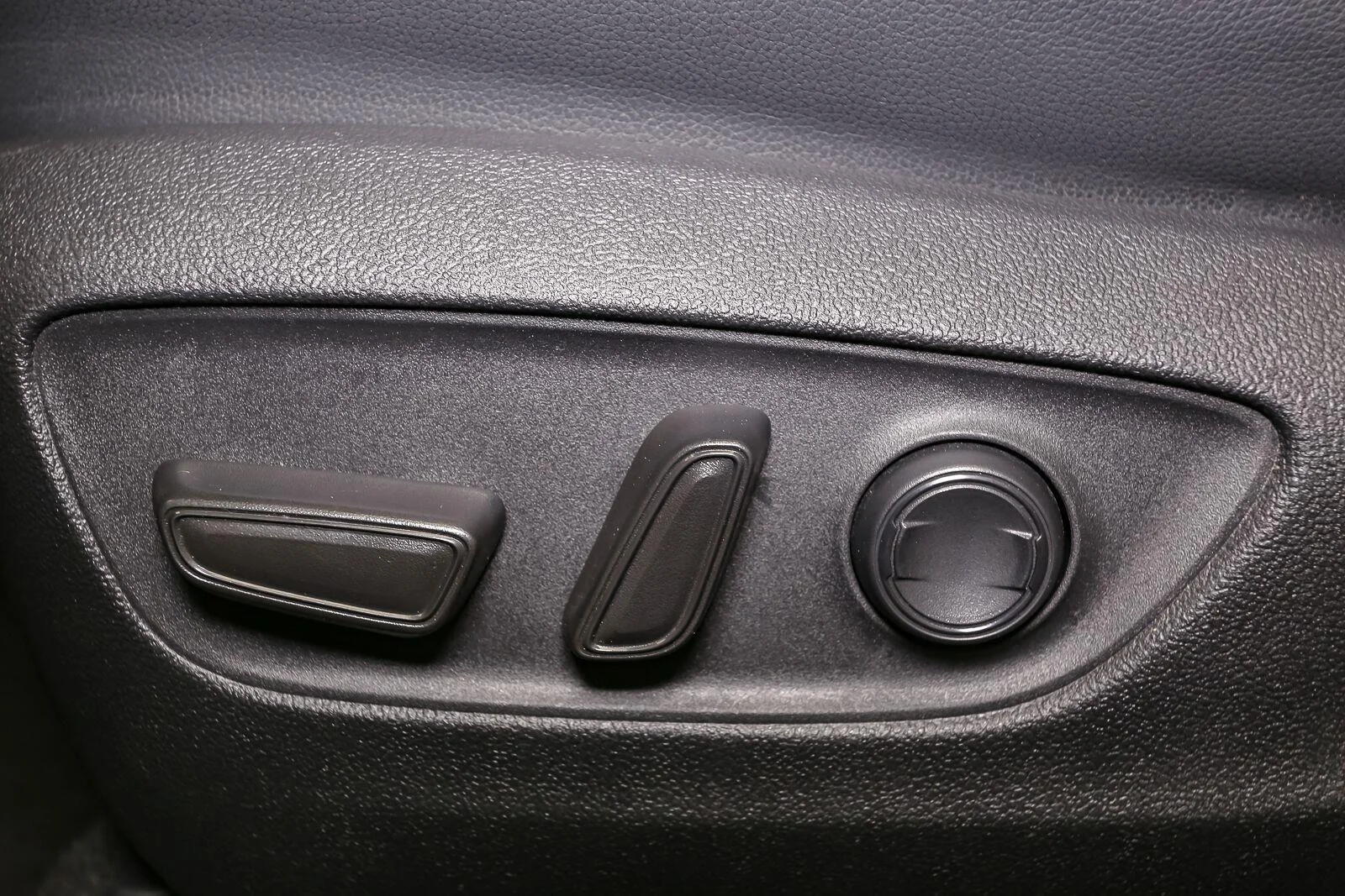 Used 2023 Moon Dust Toyota XLE image 47