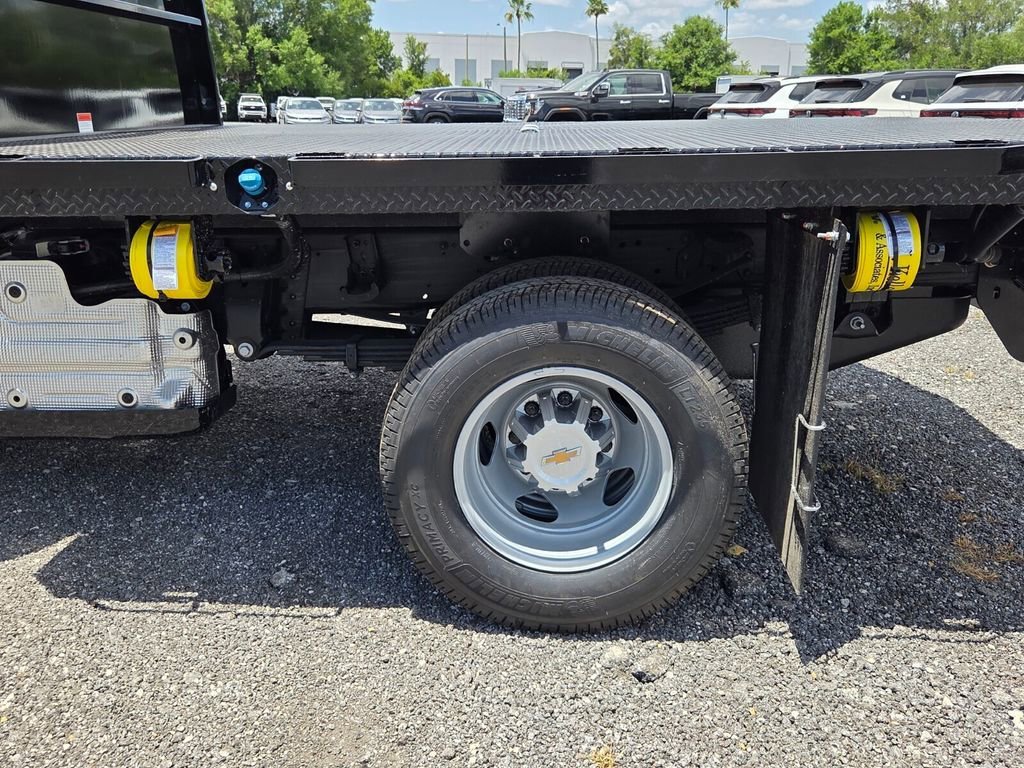 New 2026 Summit White Chevrolet Work Truck image 11