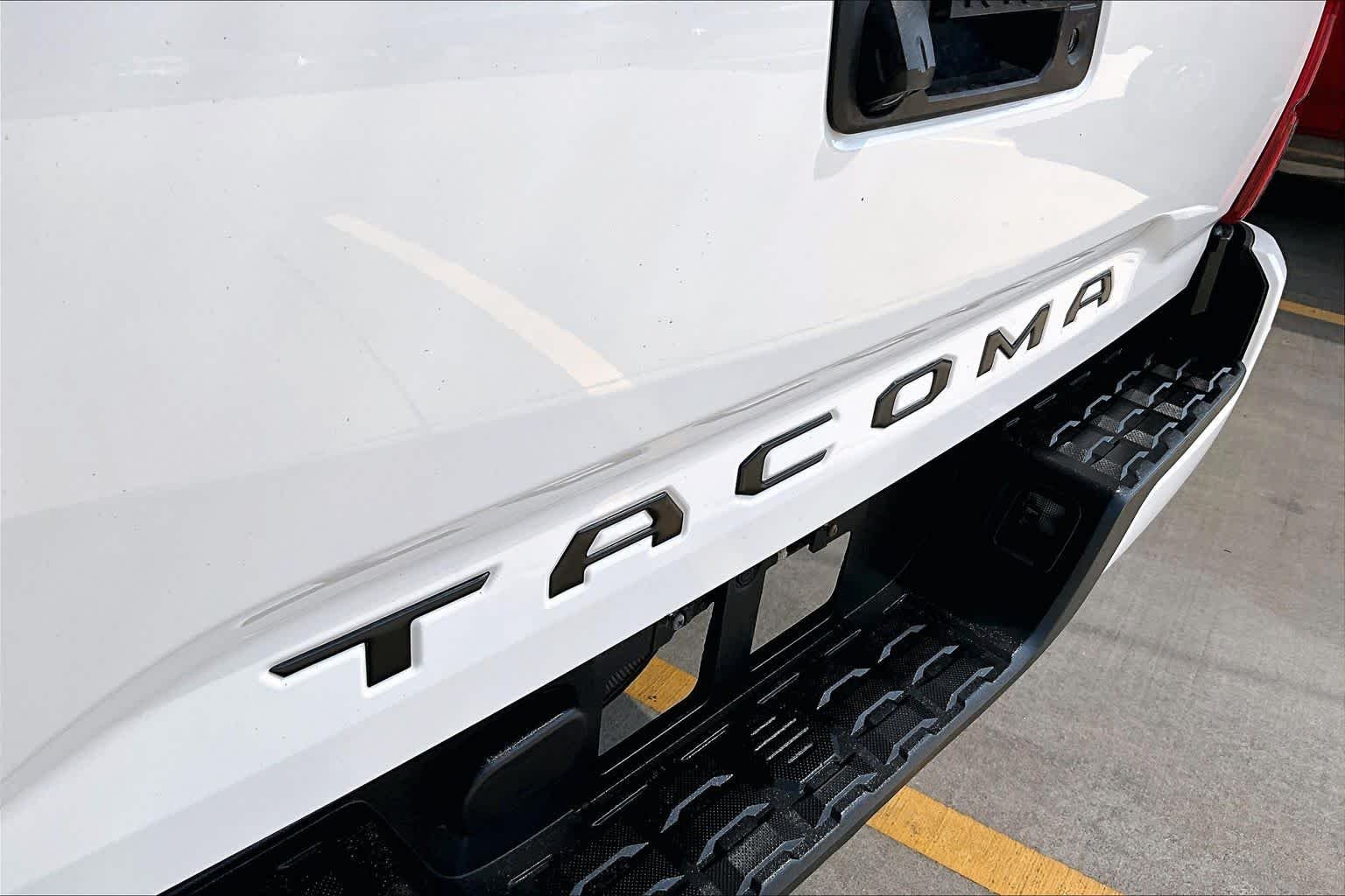 Used 2018 Super White Toyota SR image 29