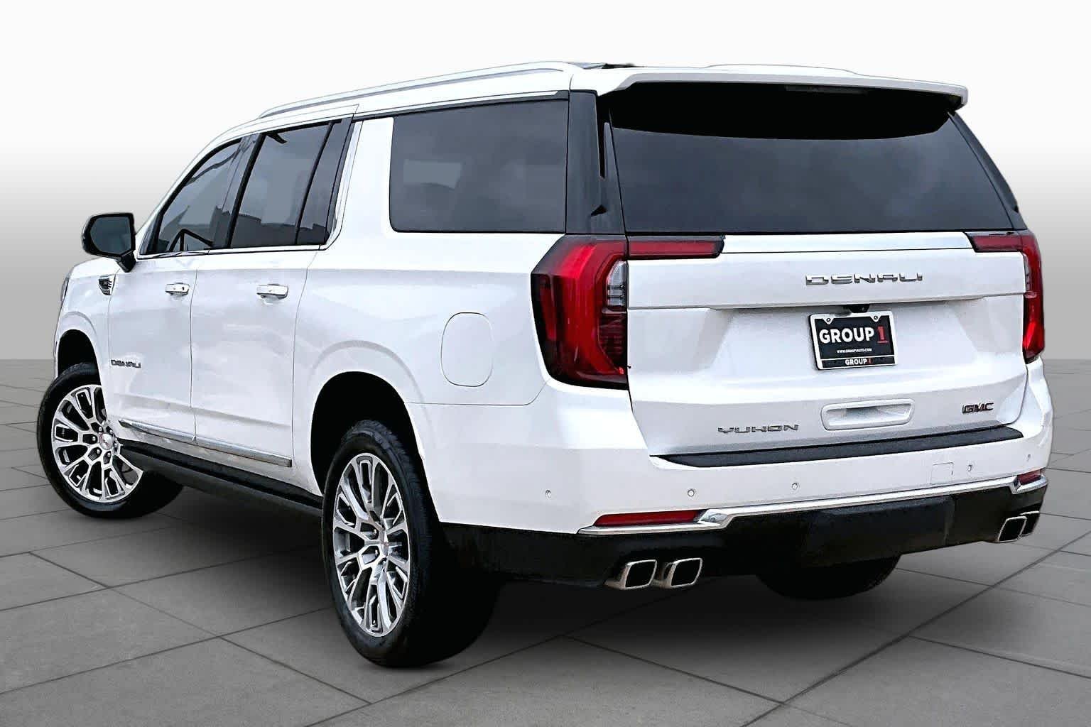 Used 2025 White Frost Tricoat GMC Denali image 12