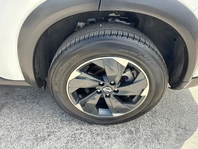 Used 2025 White Nissan SV image 32