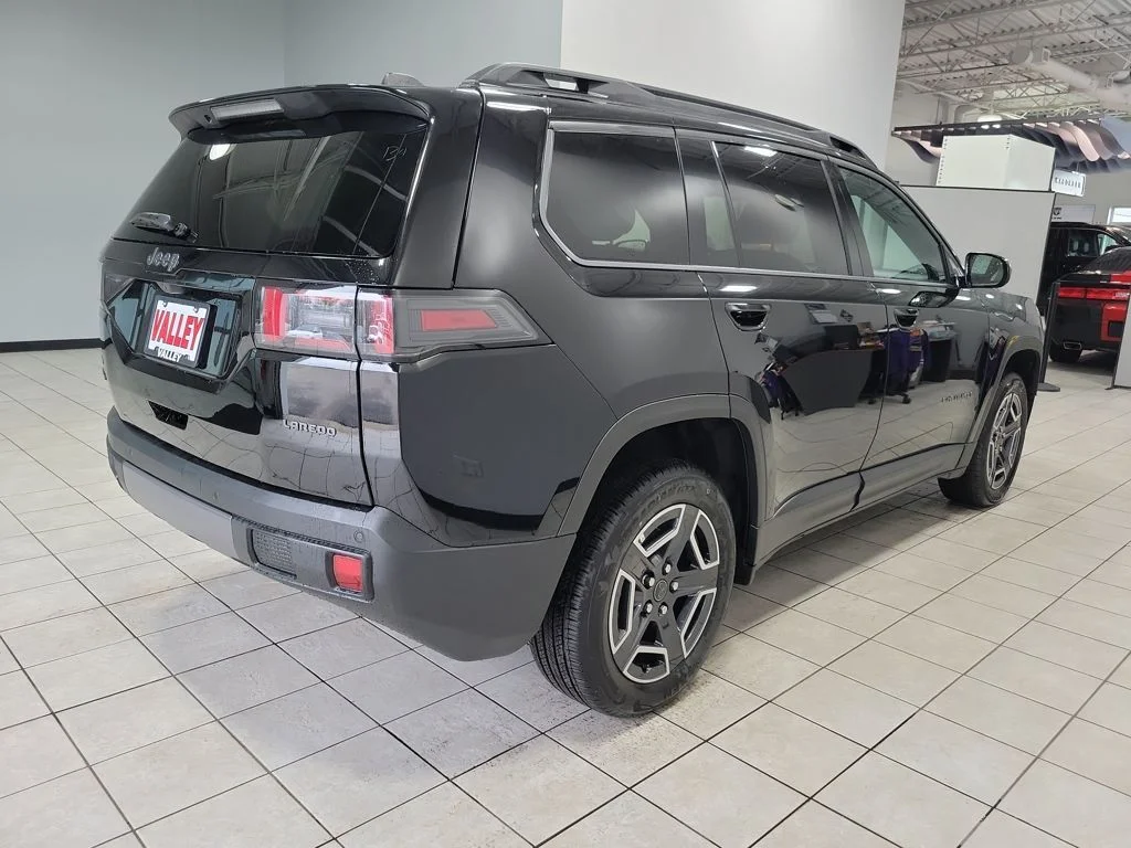New 2026 Diamond Black Crystal Pearlcoat Jeep Laredo image 7