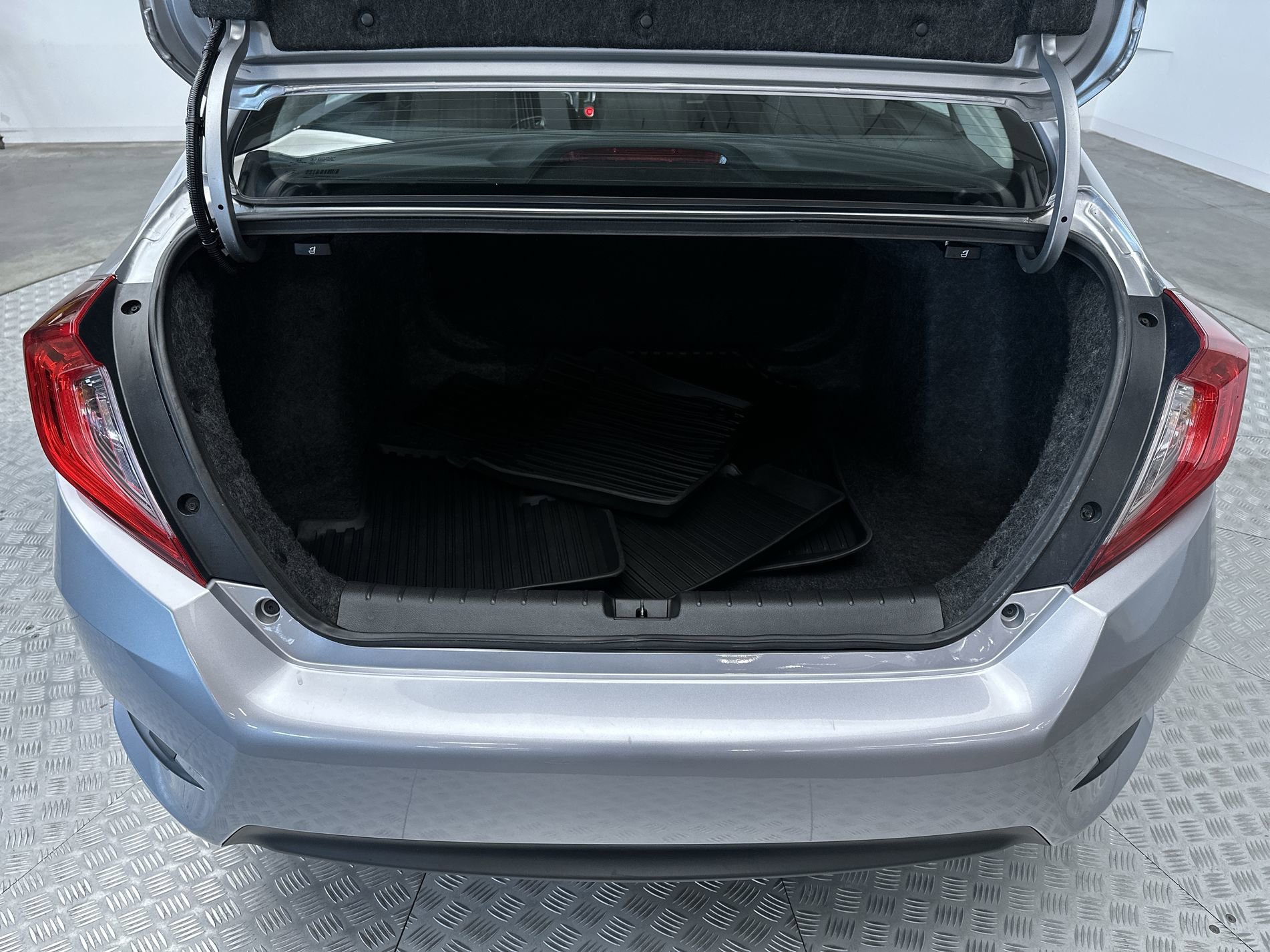Used 2018 Lunar Silver Metallic Honda EX-T image 24