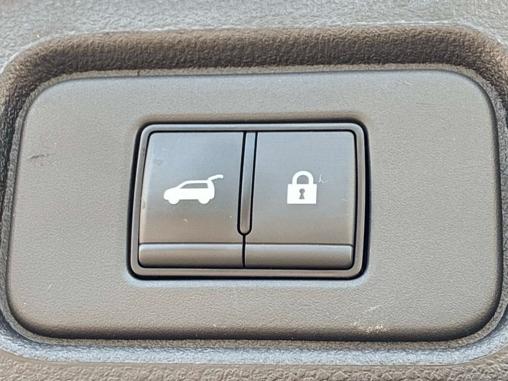 Used 2025 Black Nissan Platinum image 15