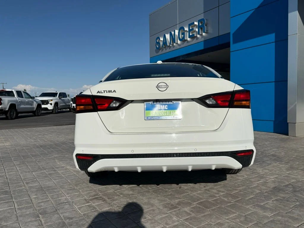 Used 2025 White Nissan 2.5 SV image 8