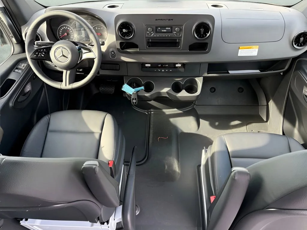 Used 2025 White Mercedes-Benz  image 11