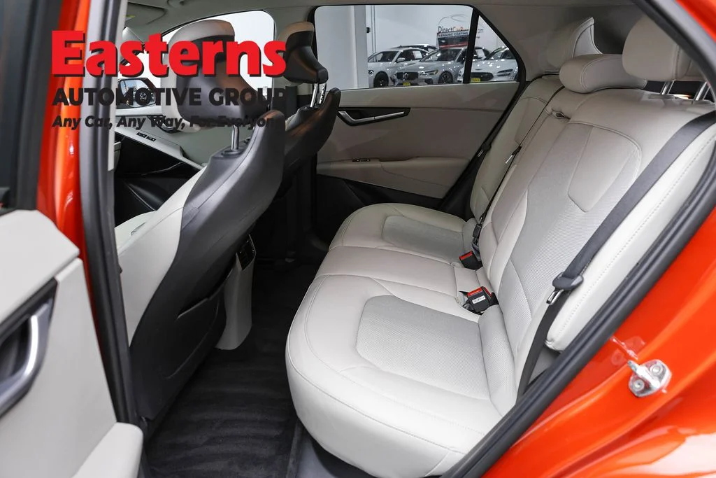 Used 2023 Red Kia Wind image 21