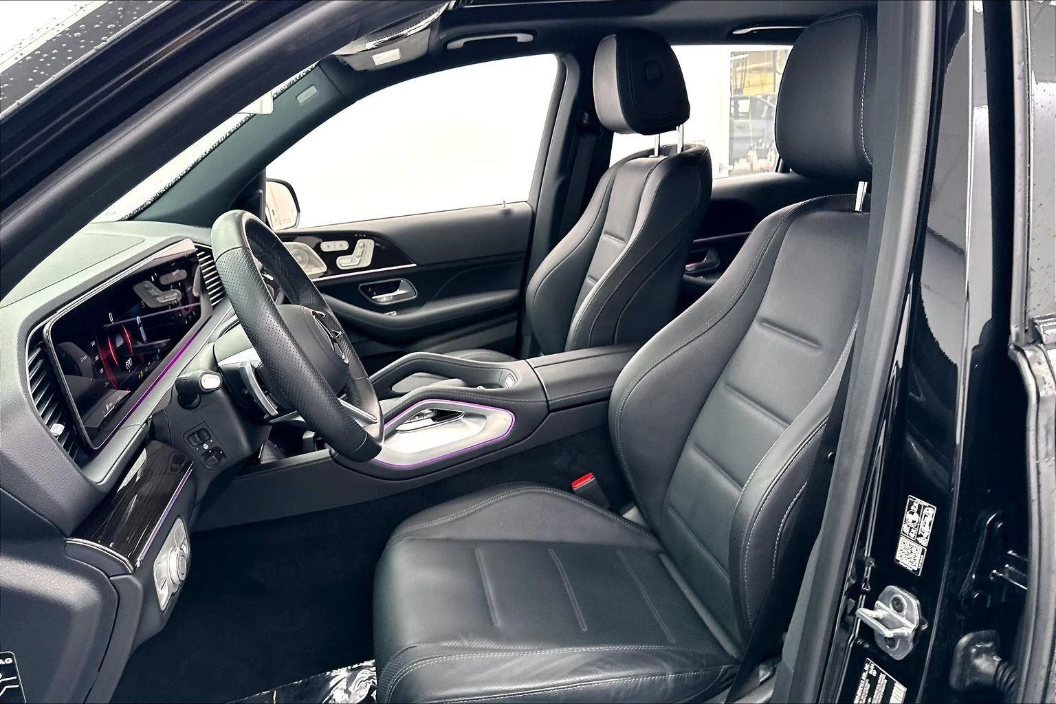Used 2024 Obsidian Black Metallic Mercedes-Benz GLE 580 image 22