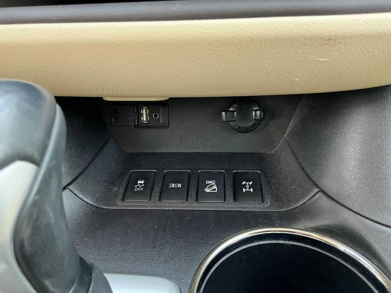 Used 2016 Blizzard Pearl TOYOTA Limited image 16