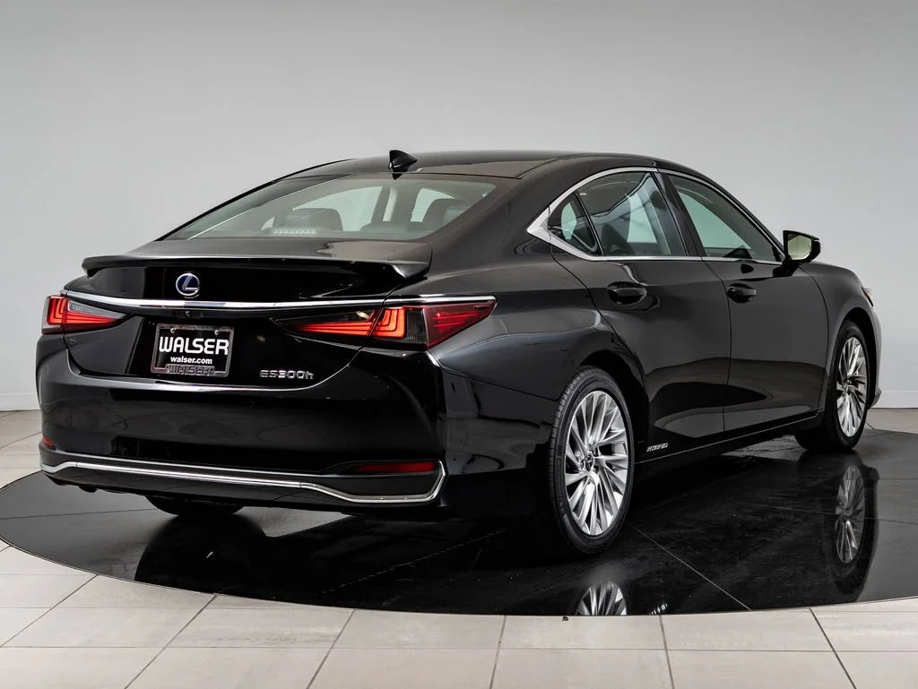 Certified Used 2020 OBSIDIAN Lexus 300h Ultra Luxury image 10