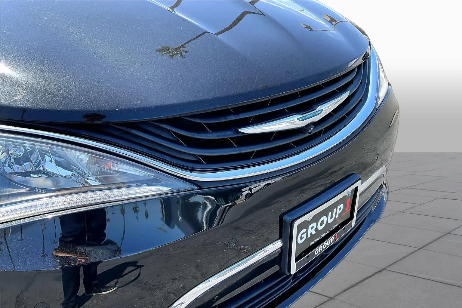 Used 2018 Brilliant Black Crystal Pearlcoat Chrysler Hybrid Limited image 30