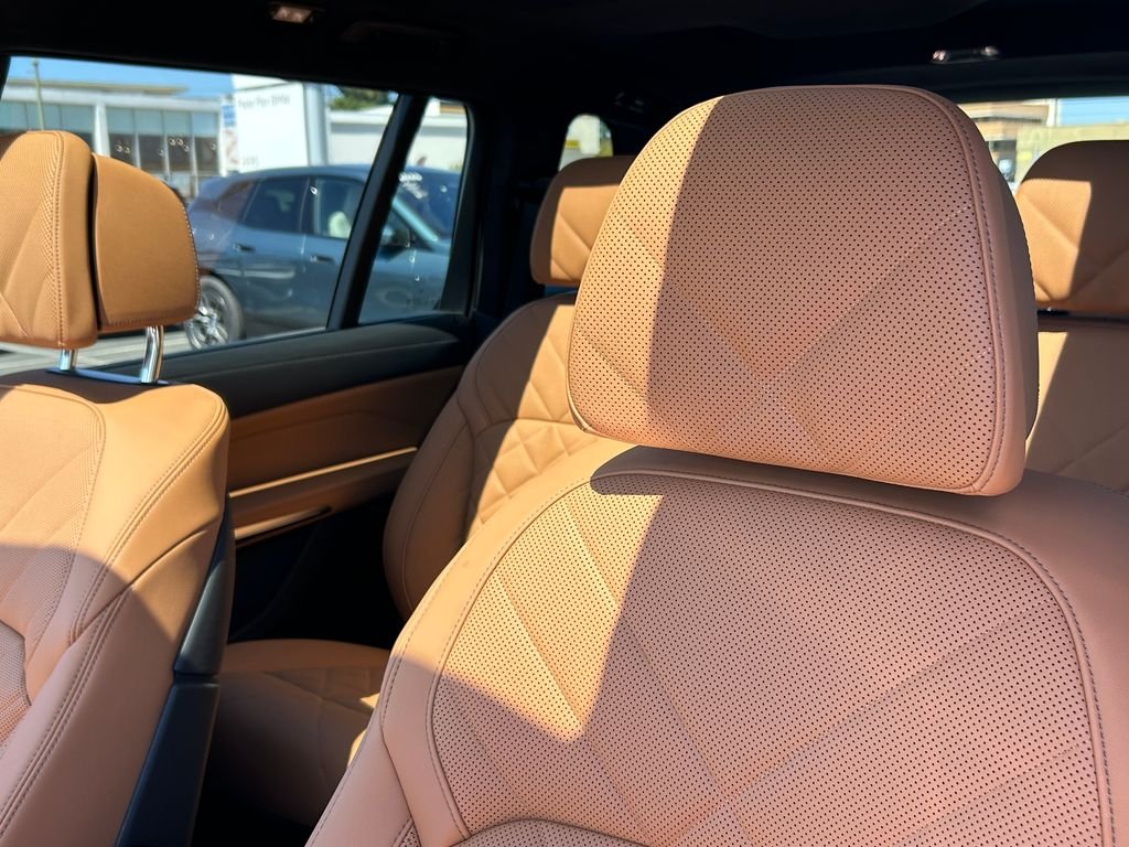 New 2027 Tanzanite Blue II Metallic BMW xDrive40i image 14