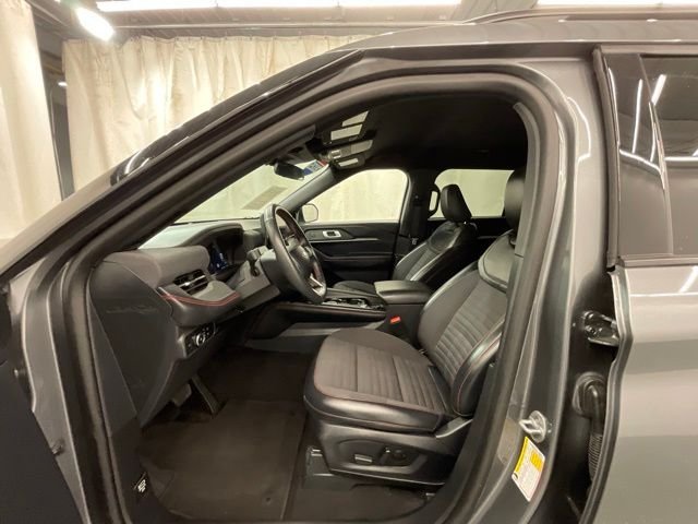 Used 2025 Gray Ford ST-Line image 10