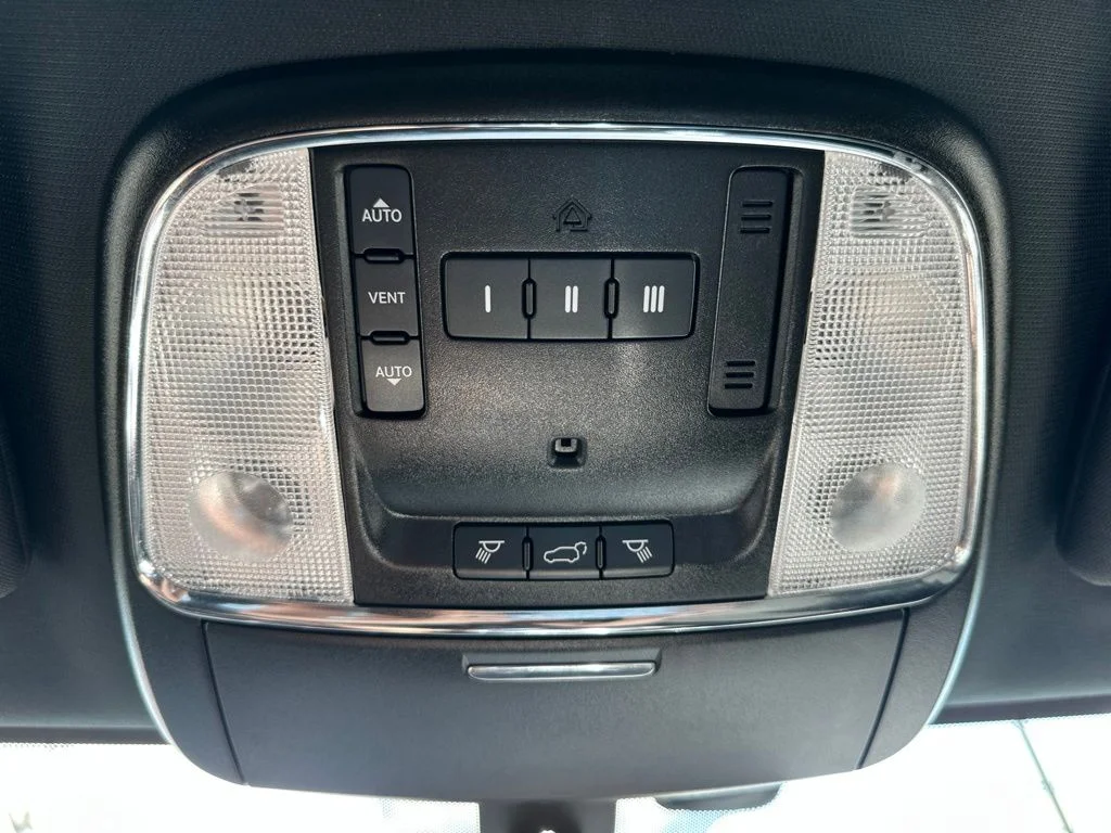 Used 2021 Black Jeep Laredo X image 40