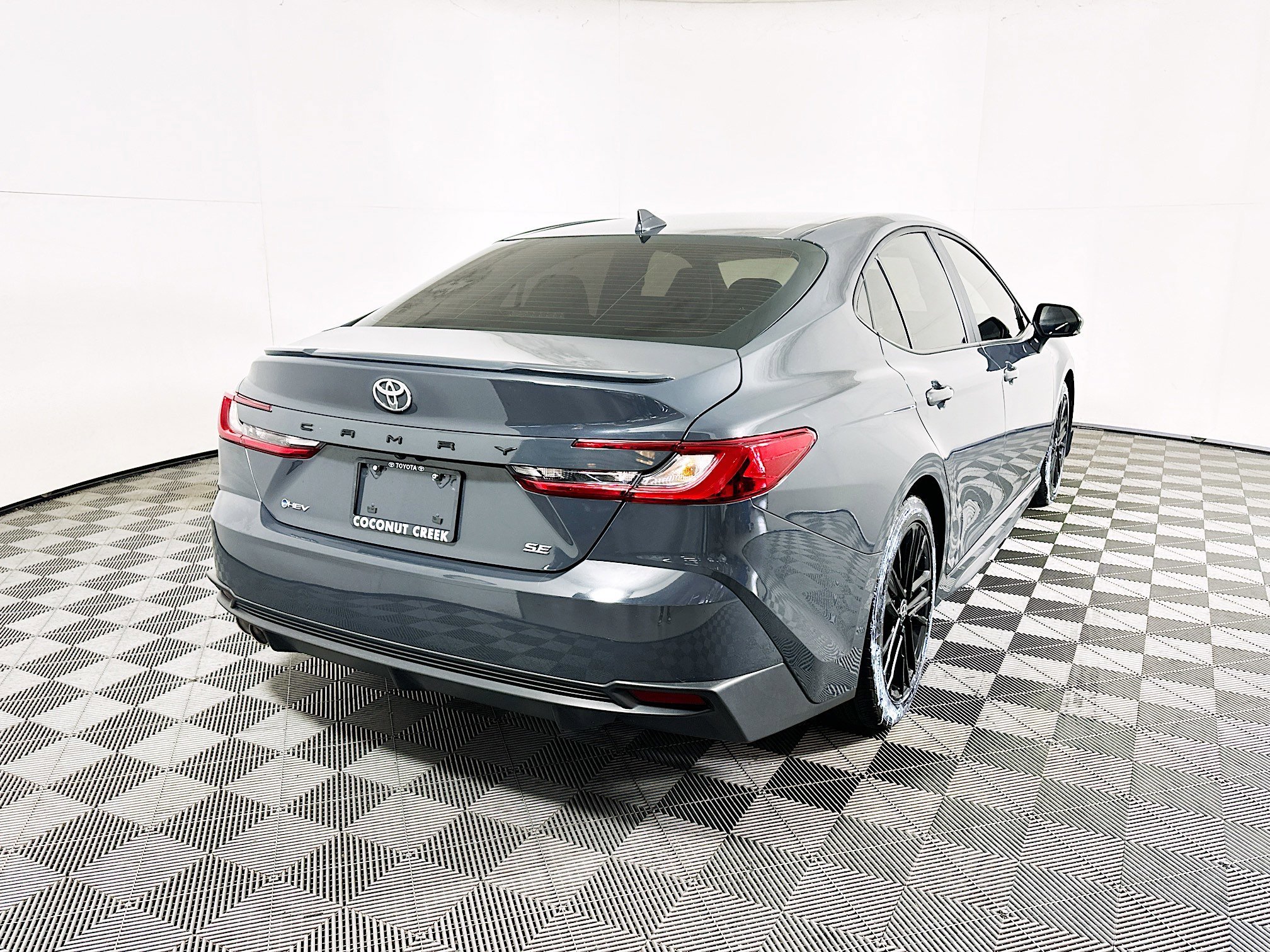 2025 Toyota Camry thumbnail 5