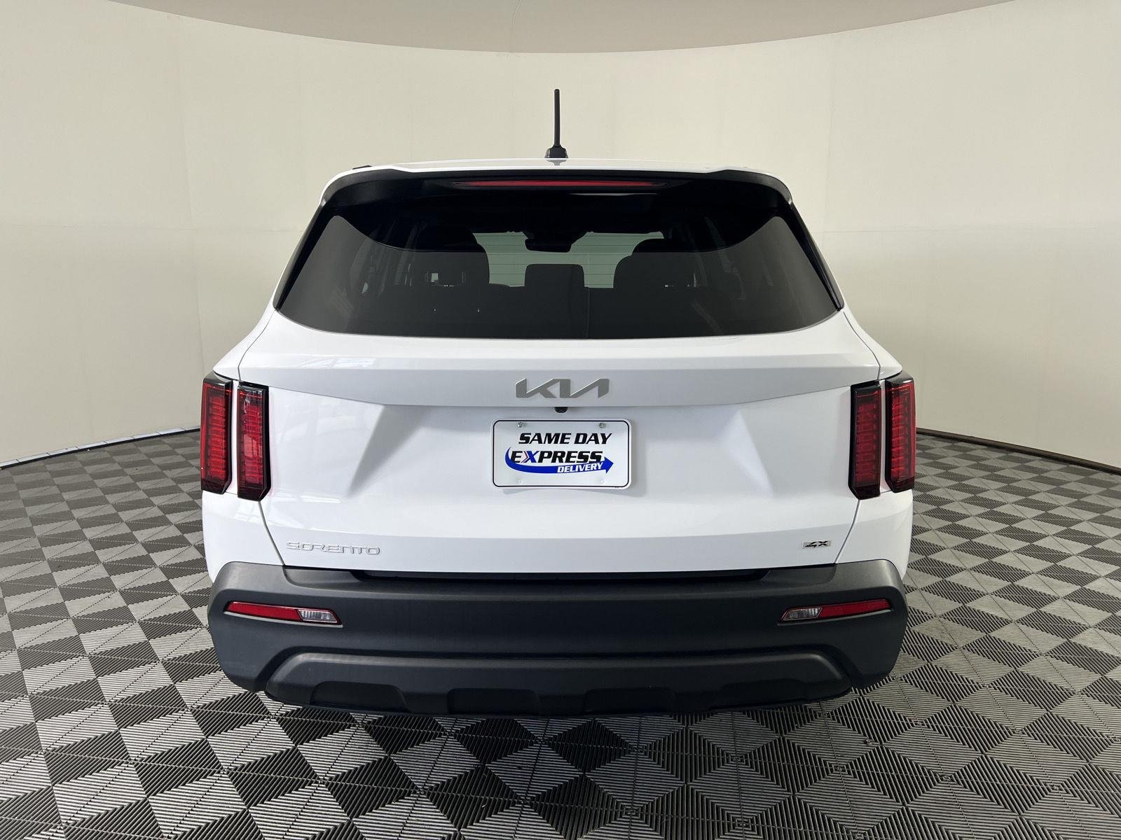 Used 2023 Glacial White Pearl Kia LX image 26