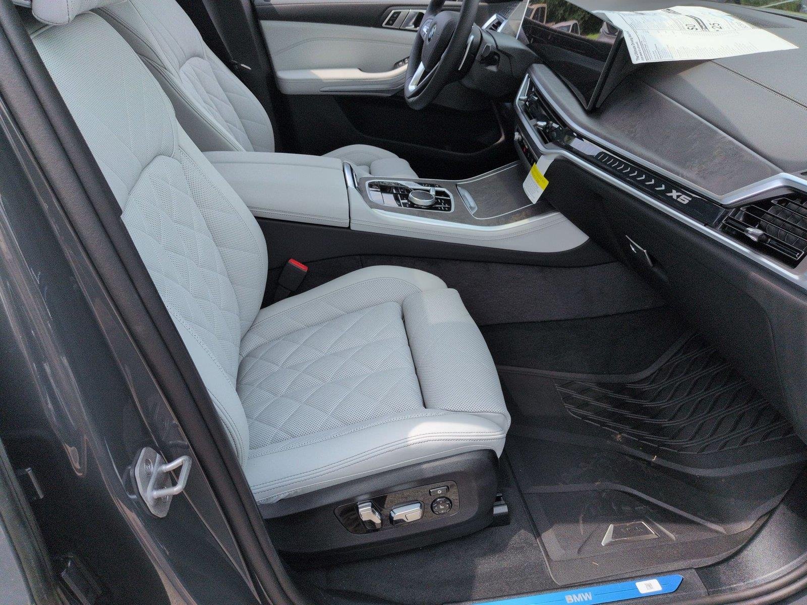 New 2026 Dravit Grey Metallic BMW xDrive40i image 40