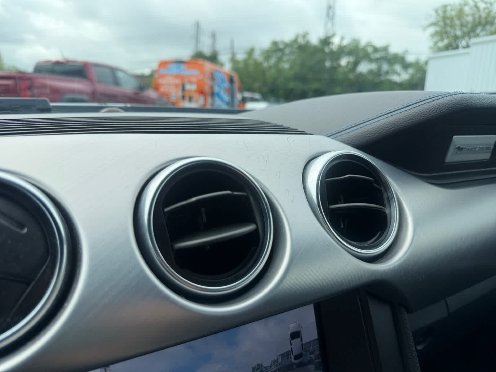 Used 2022 Oxford White Ford GT Premium image 33