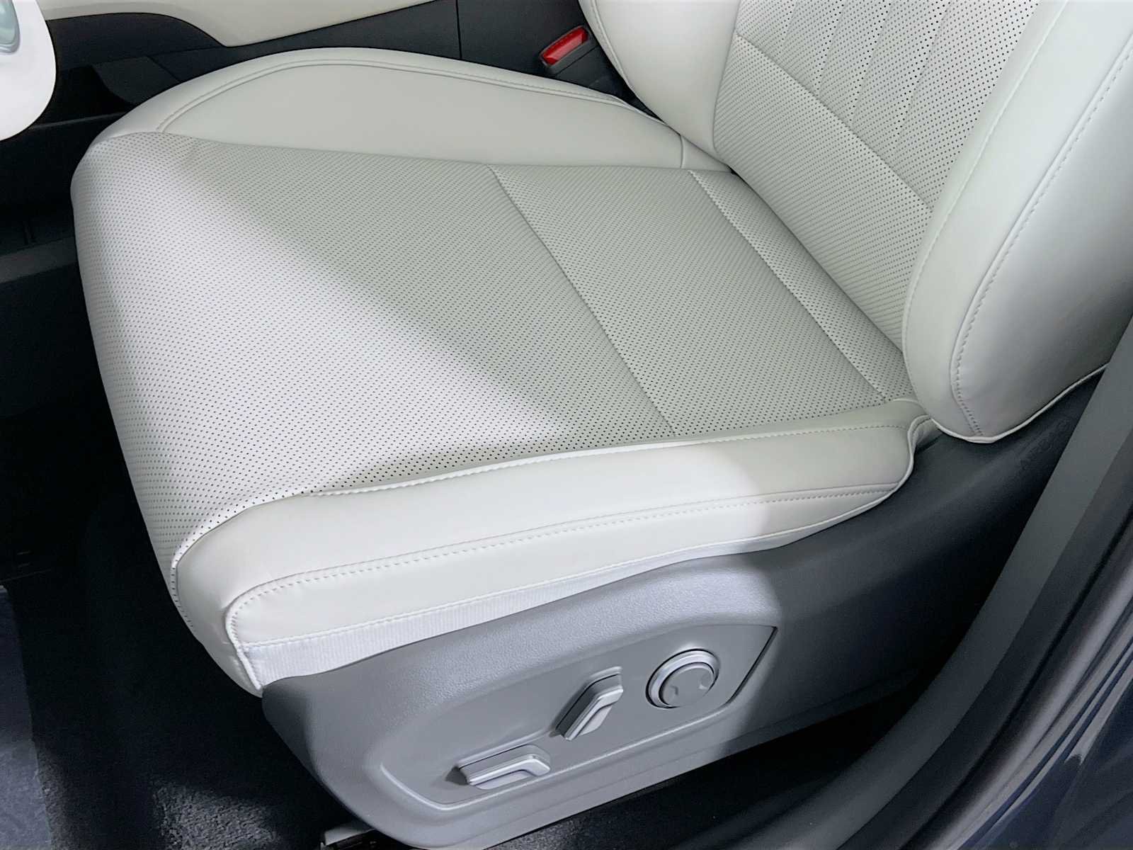 Used 2026 Ecotronic Gray Hyundai SEL image 17