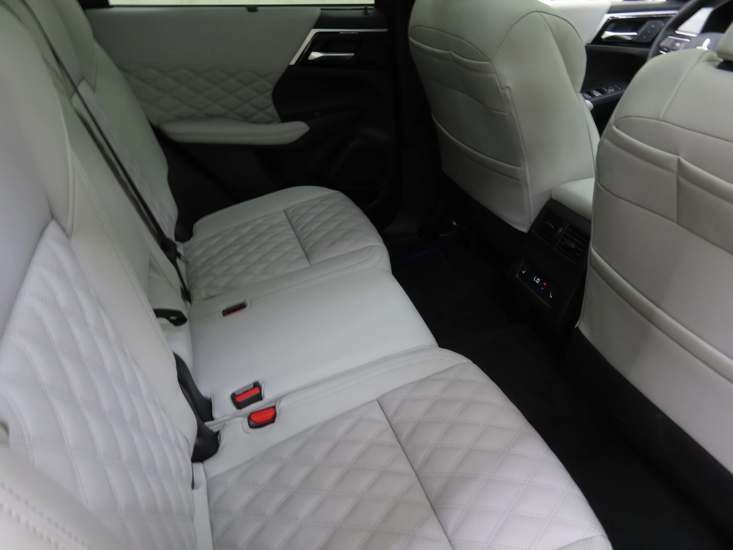 2025 Mitsubishi Outlander Plug-in Hybrid SEL - Photo 23