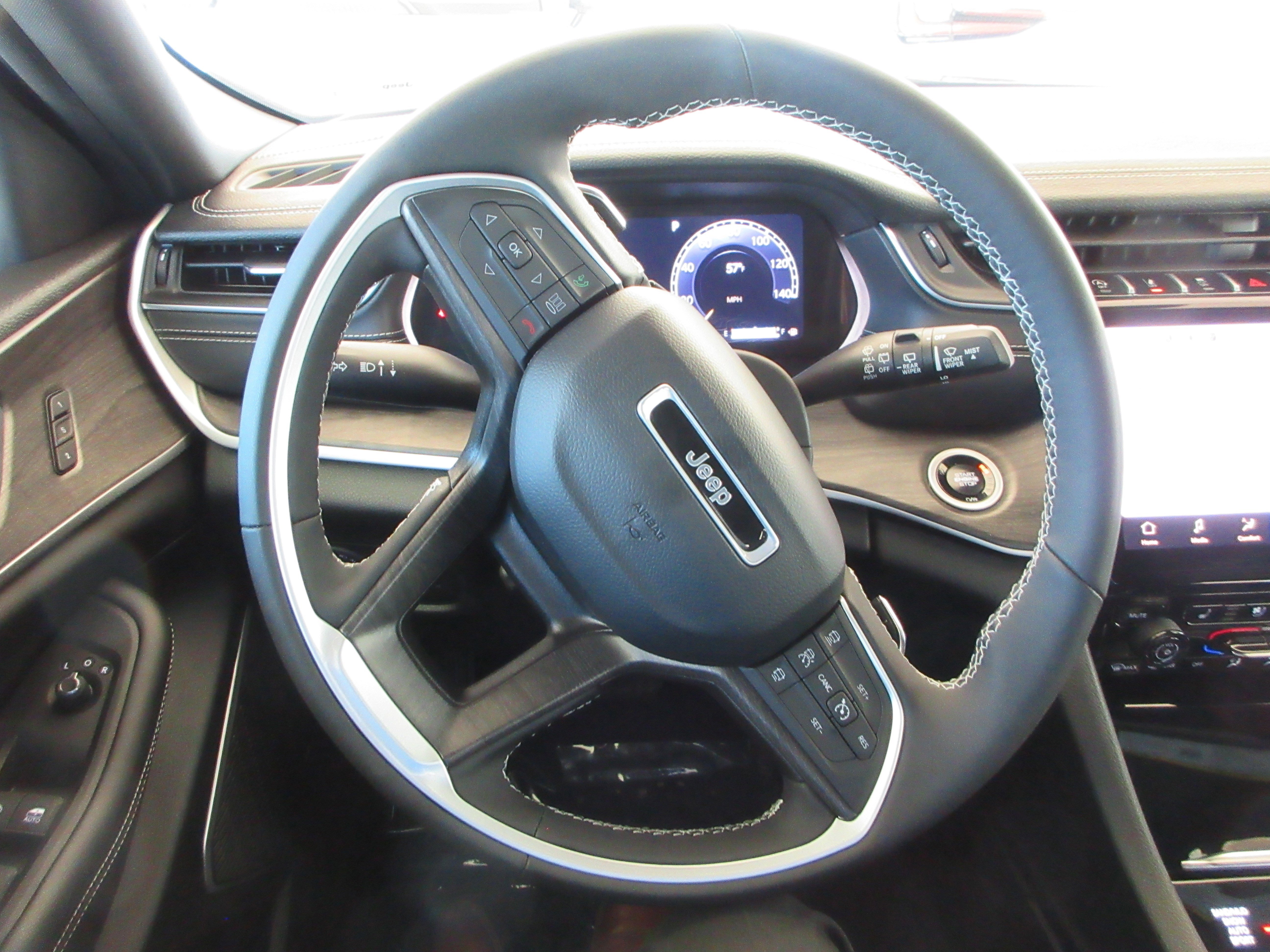 Used 2024 Velvet Red Pearlcoat Jeep Limited image 39