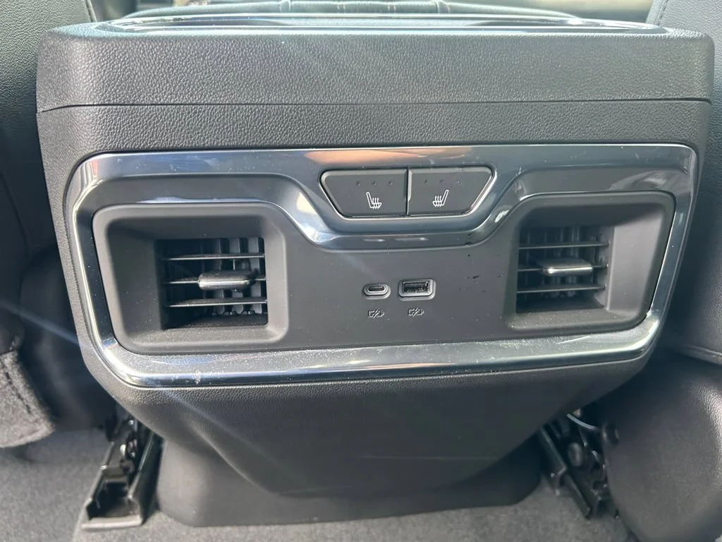Used 2023 Iridescent Pearl Tricoat Chevrolet High Country image 24