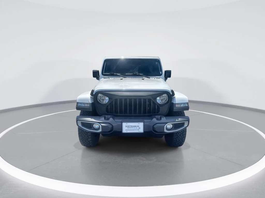 Used 2020 White Jeep Unlimited Sahara image 3