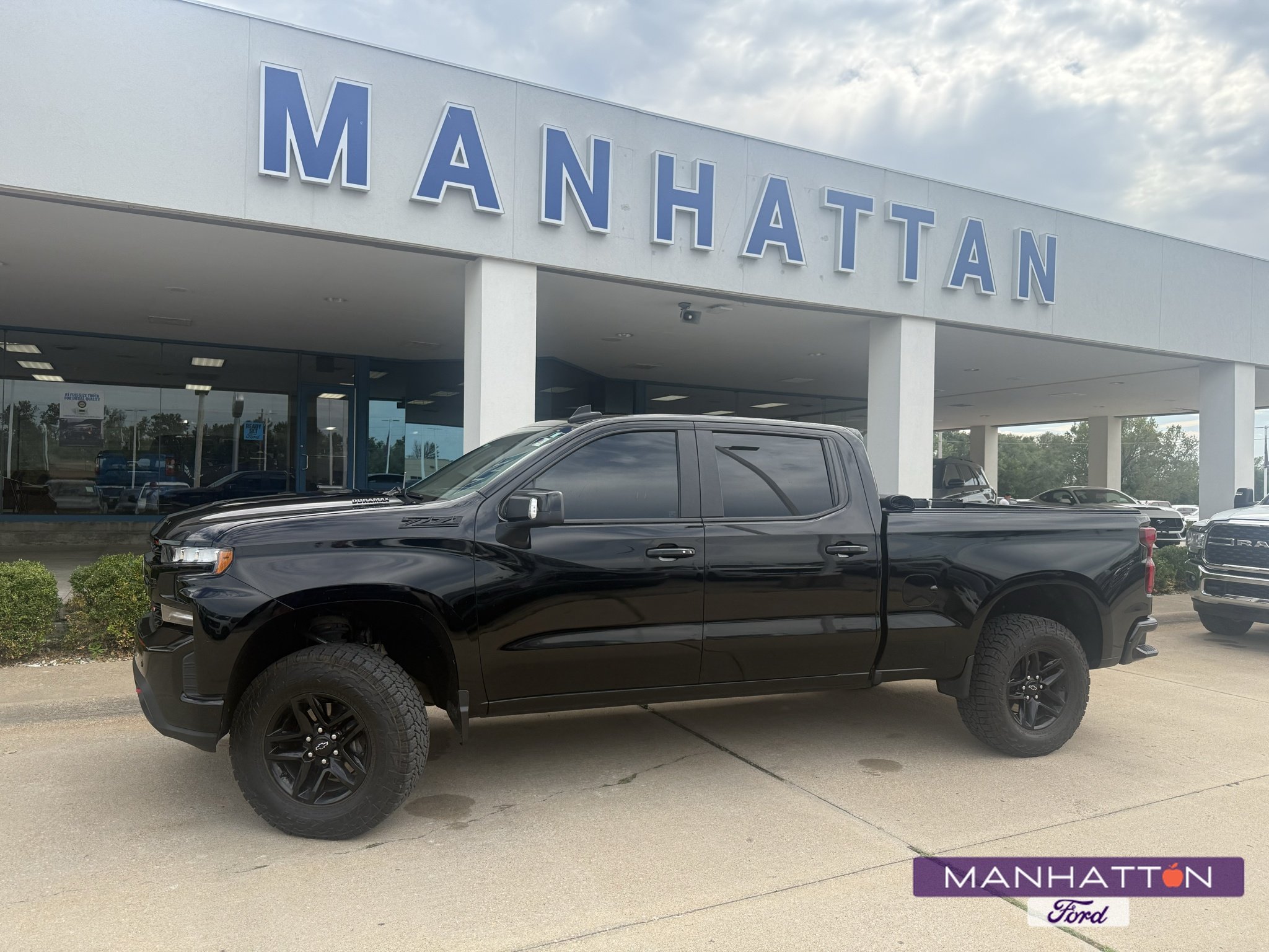 Used 2022  Chevrolet LT Trail Boss image 1