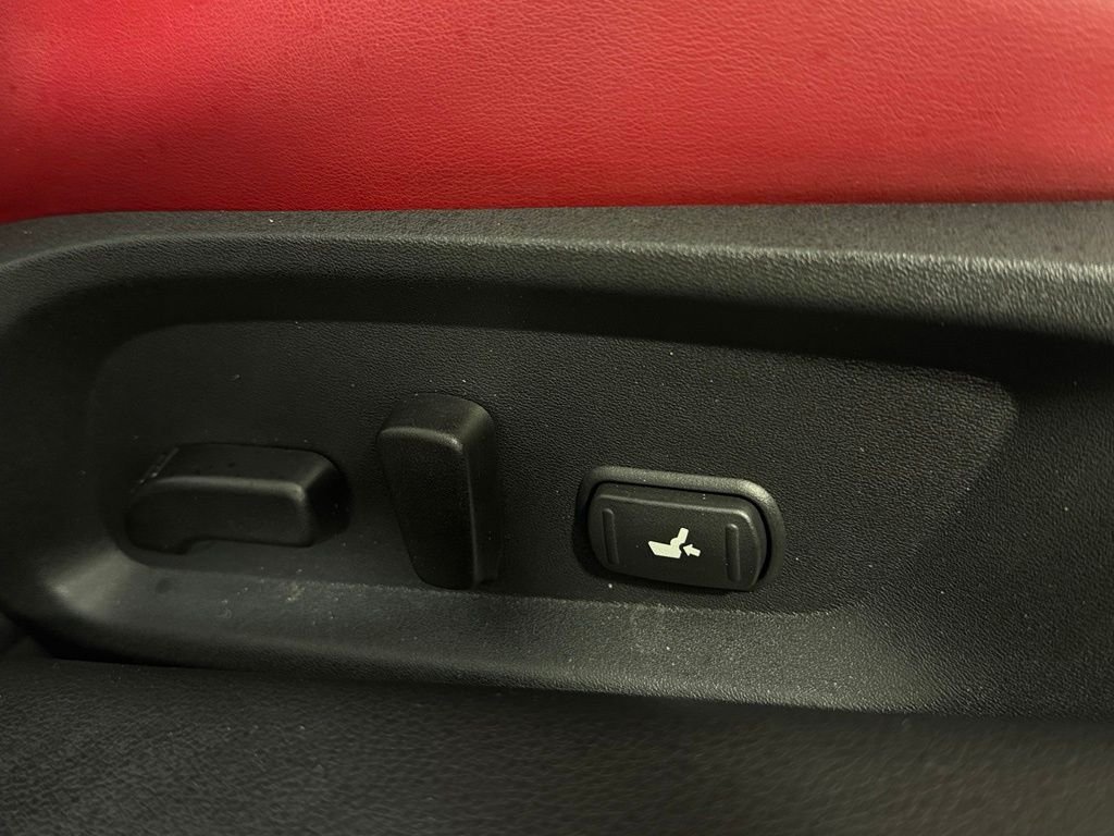 Used 2022 White INFINITI Red Sport 400 image 25
