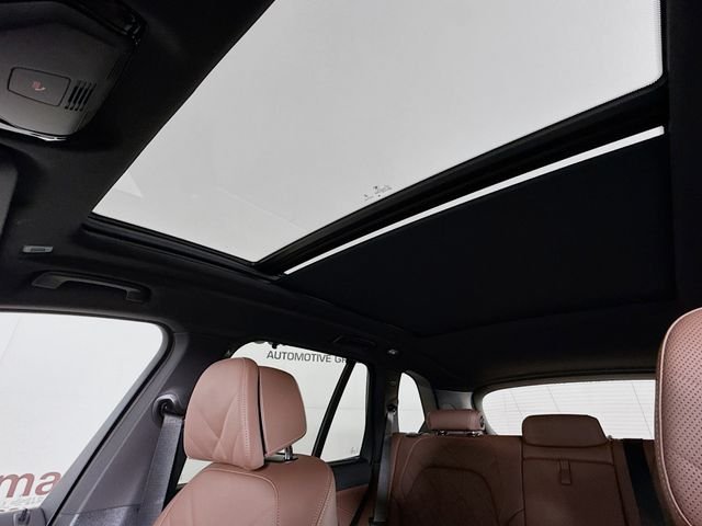 Used 2026 White Metallic BMW xDrive40i image 23