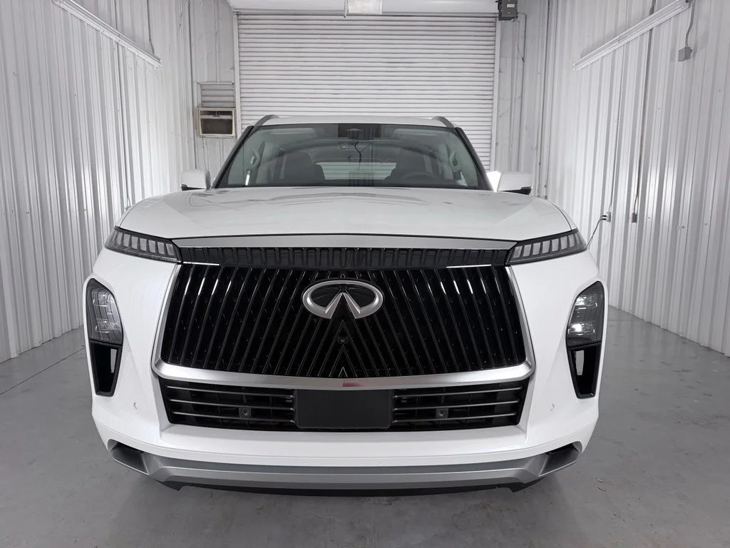 New 2027 RADIANT WHITE INFINITI Luxe 4WD image 3