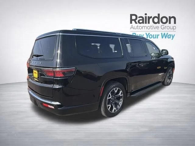 Used 2024 Diamond Black Crystal Pearlcoat Jeep Series III image 7