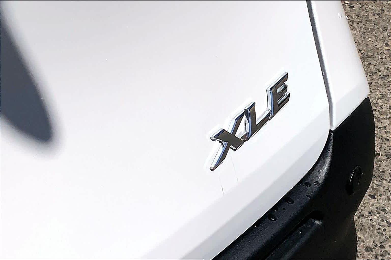 New 2026 Wind Chill Pearl Toyota XLE image 15