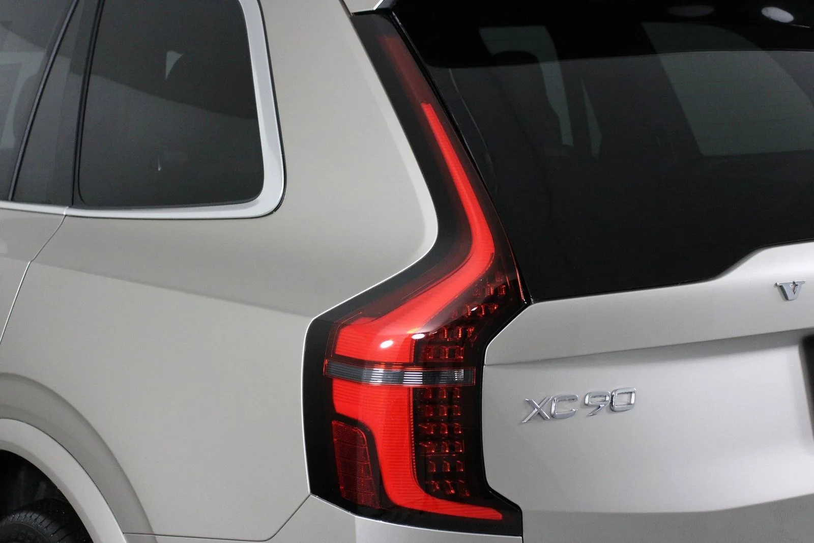 New 2026  Volvo T8 Plus image 15