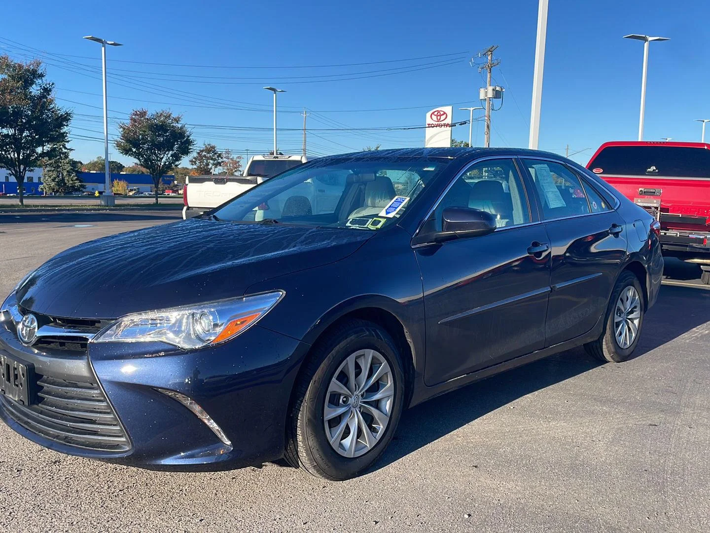 Used 2017 Parisian Night Pearl Toyota SE image 5