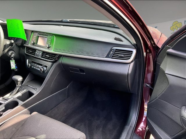 Used 2016 Purple Kia LX image 17