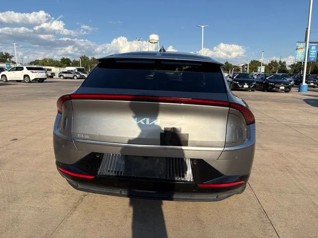 Used 2023 Gray Kia Wind image 6